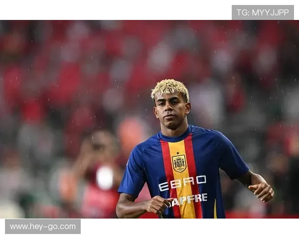 聚焦cdj足球球星成长之路与赛场辉煌瞬间